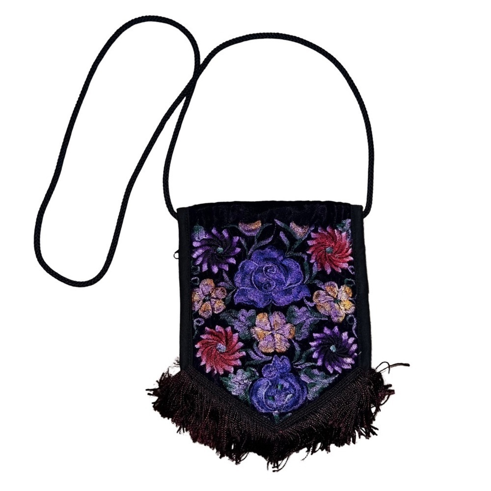 Vintage Shoulder Bag Embroidered With Multiple Zipper Pockets